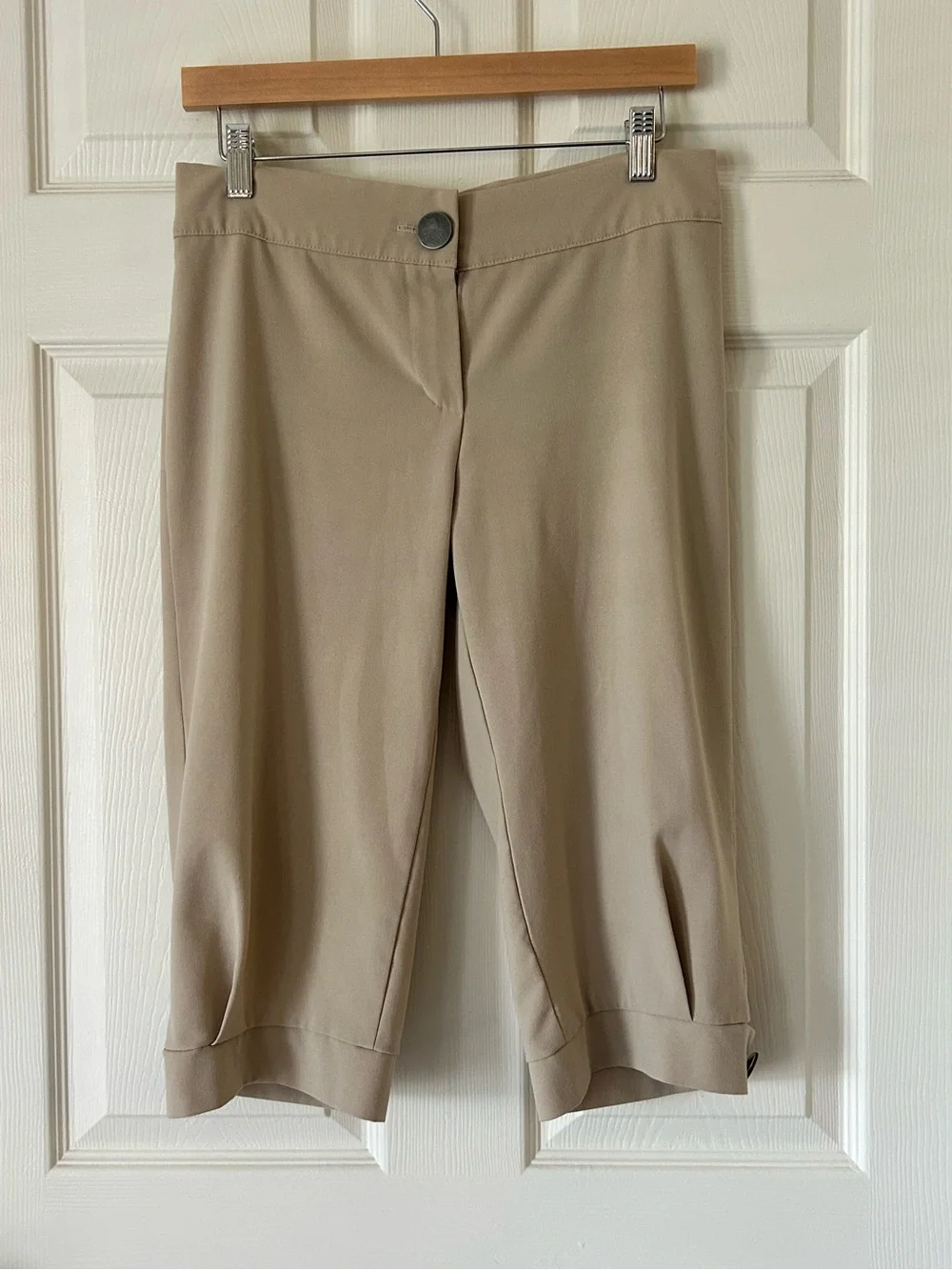 The Limited Stretch Khaki Tapered Pants - Women’s Size 6